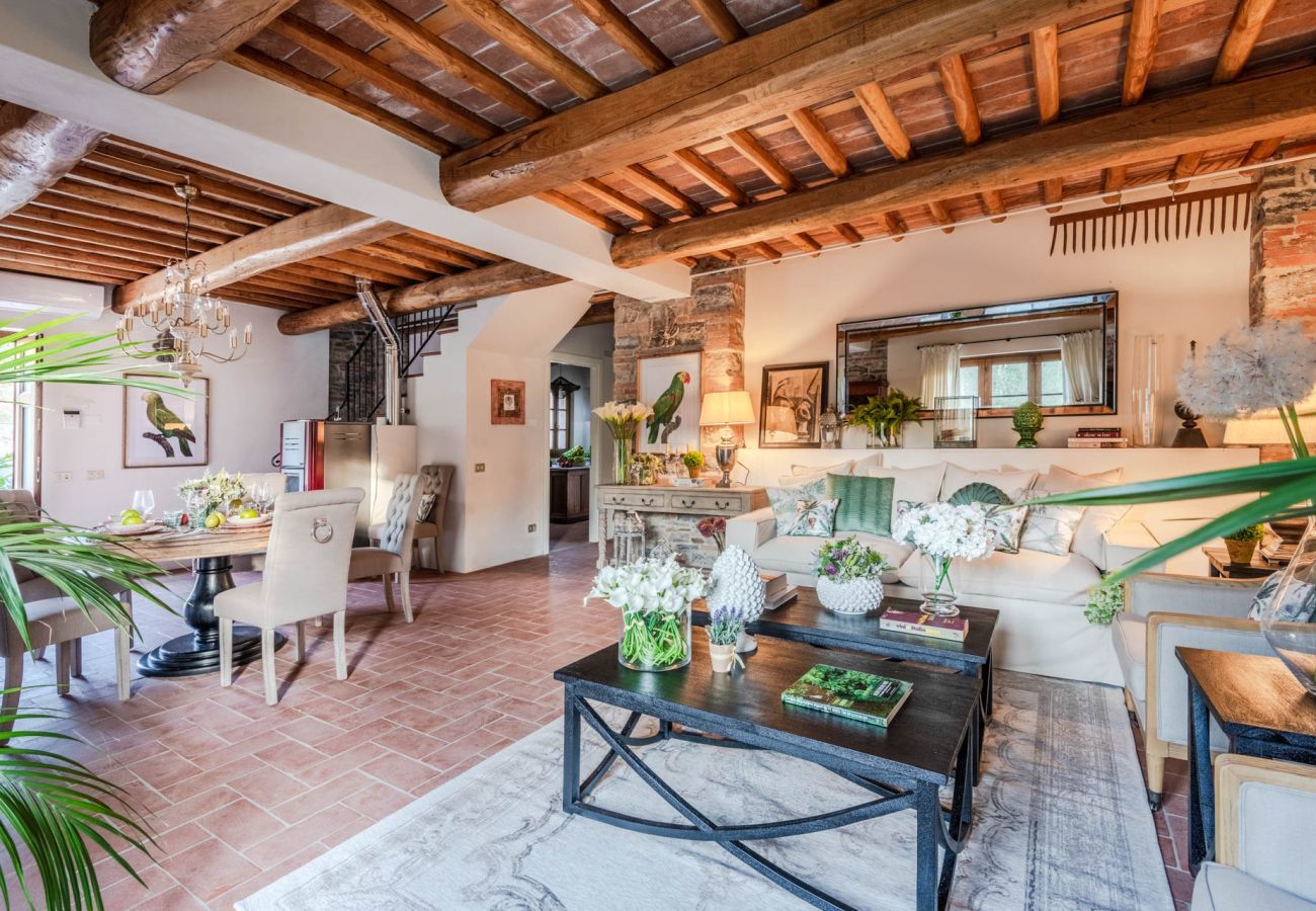 Villa a Lucca - Valle del Sole Winery Farmhouse with Private Pool