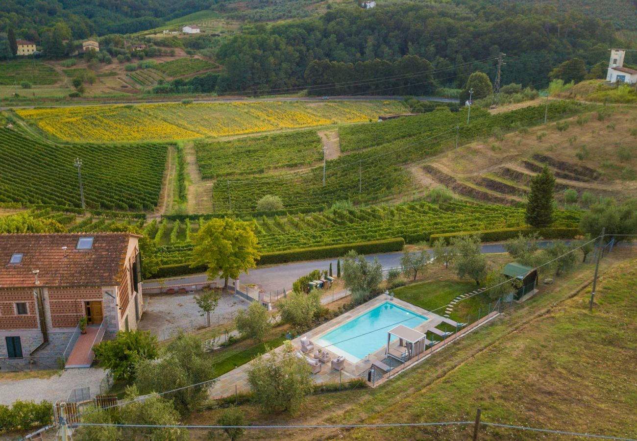 Villa a Lucca - Valle del Sole Winery Farmhouse with Private Pool