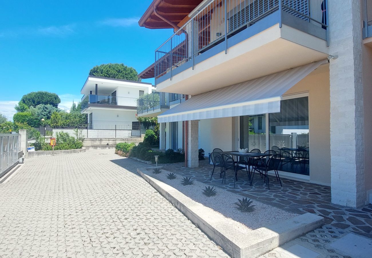 Ferienwohnung in Lazise - Regarda - Wohnung Brezza di Lago 1 mit Pool und Klimaanlage -Ruhe und Entspannung nur wenige Meter vom Zentrum von Lazise entfernt.