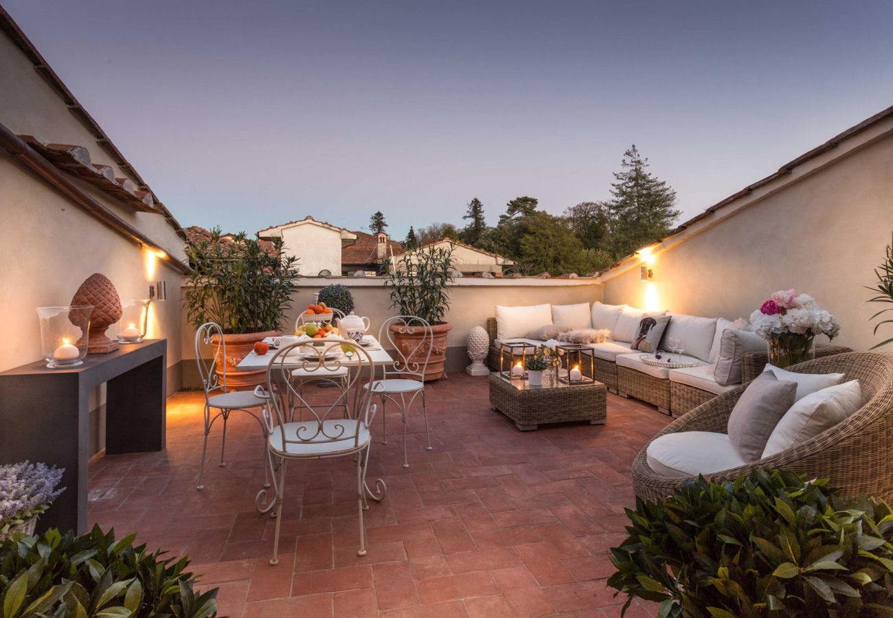 Ferienwohnung in Lucca - Unwind Yourself on a Panoramic Terrace inside Lucca