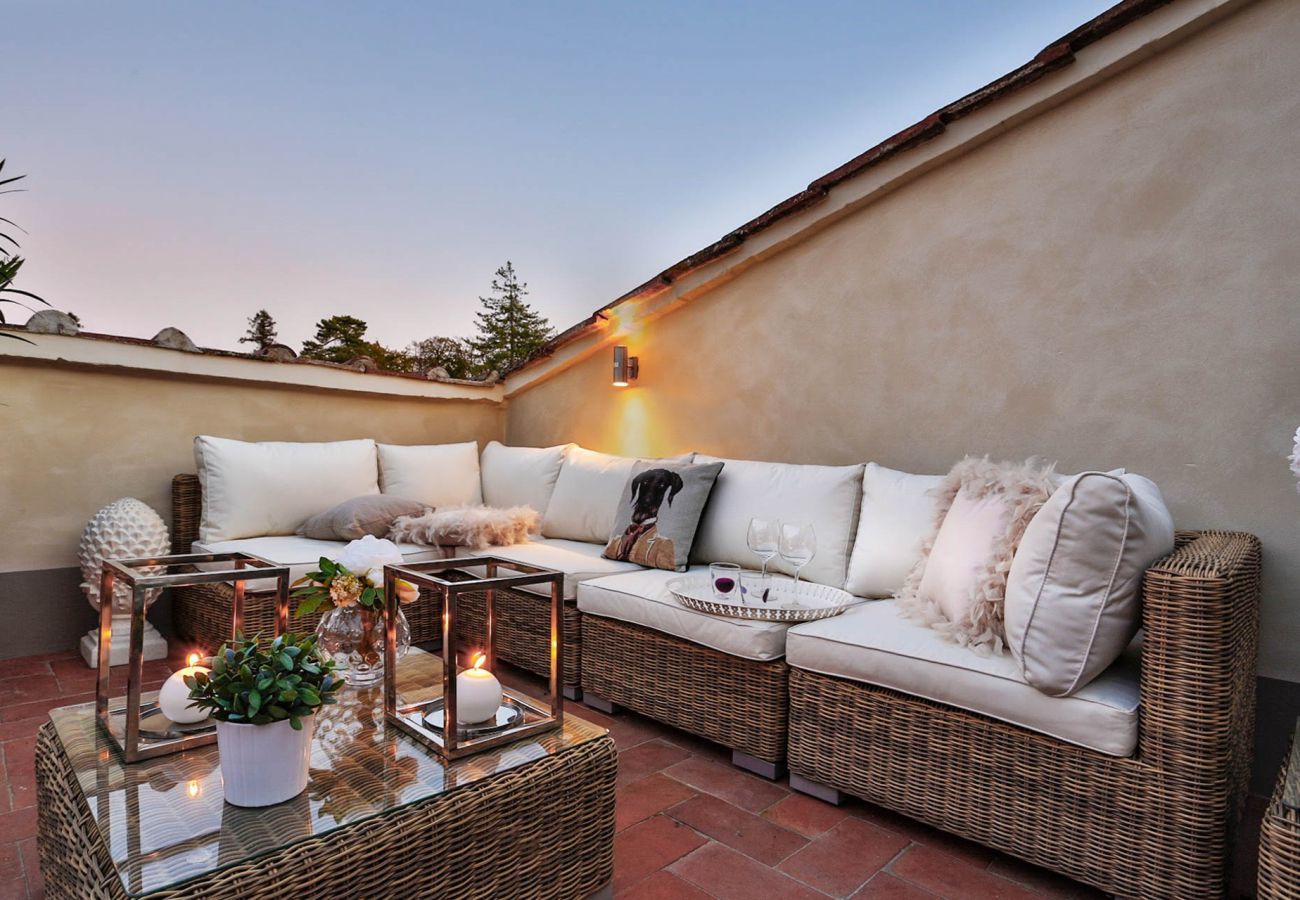 Ferienwohnung in Lucca - Unwind Yourself on a Panoramic Terrace inside Lucca