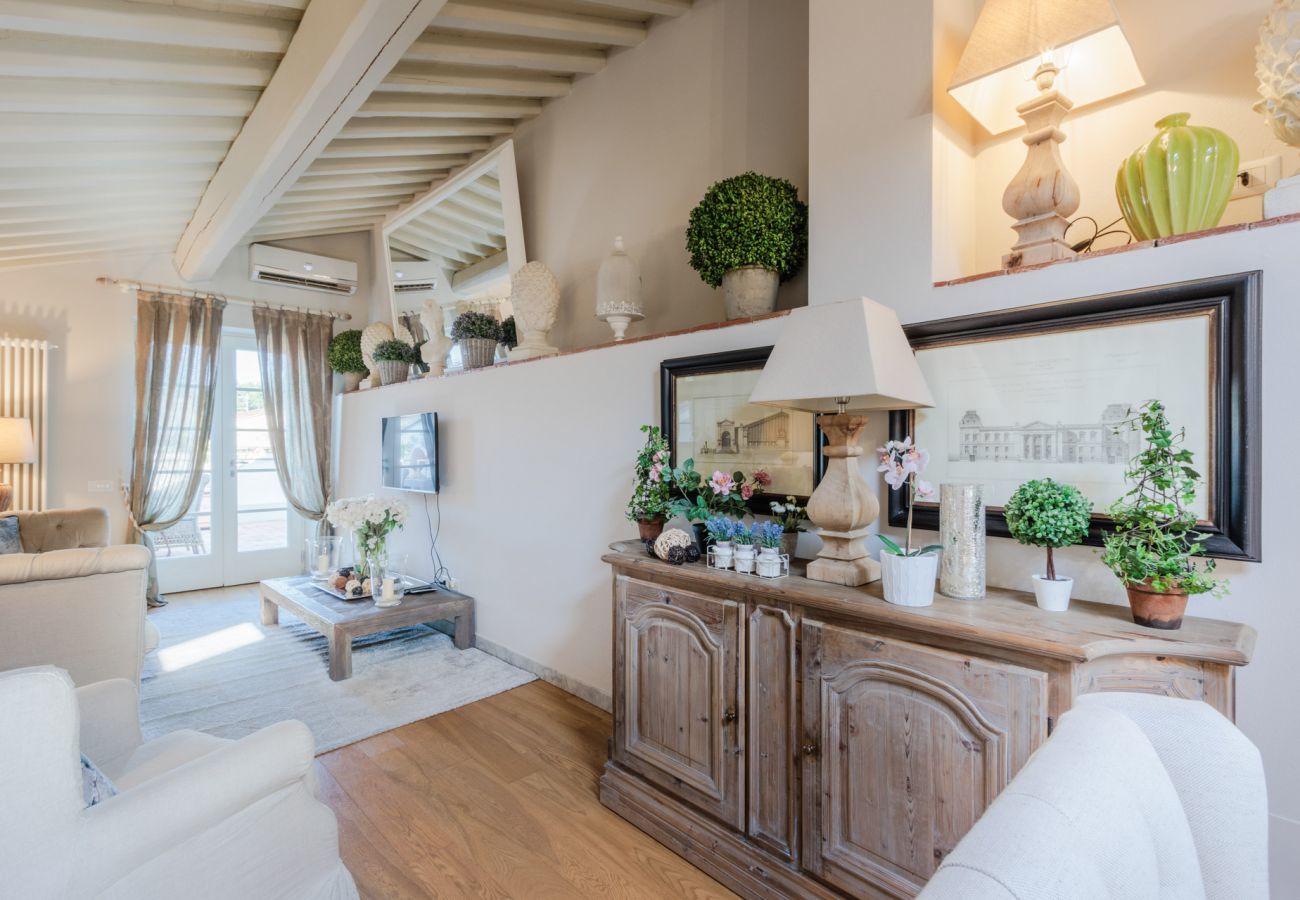 Ferienwohnung in Lucca - Unwind Yourself on a Panoramic Terrace inside Lucca