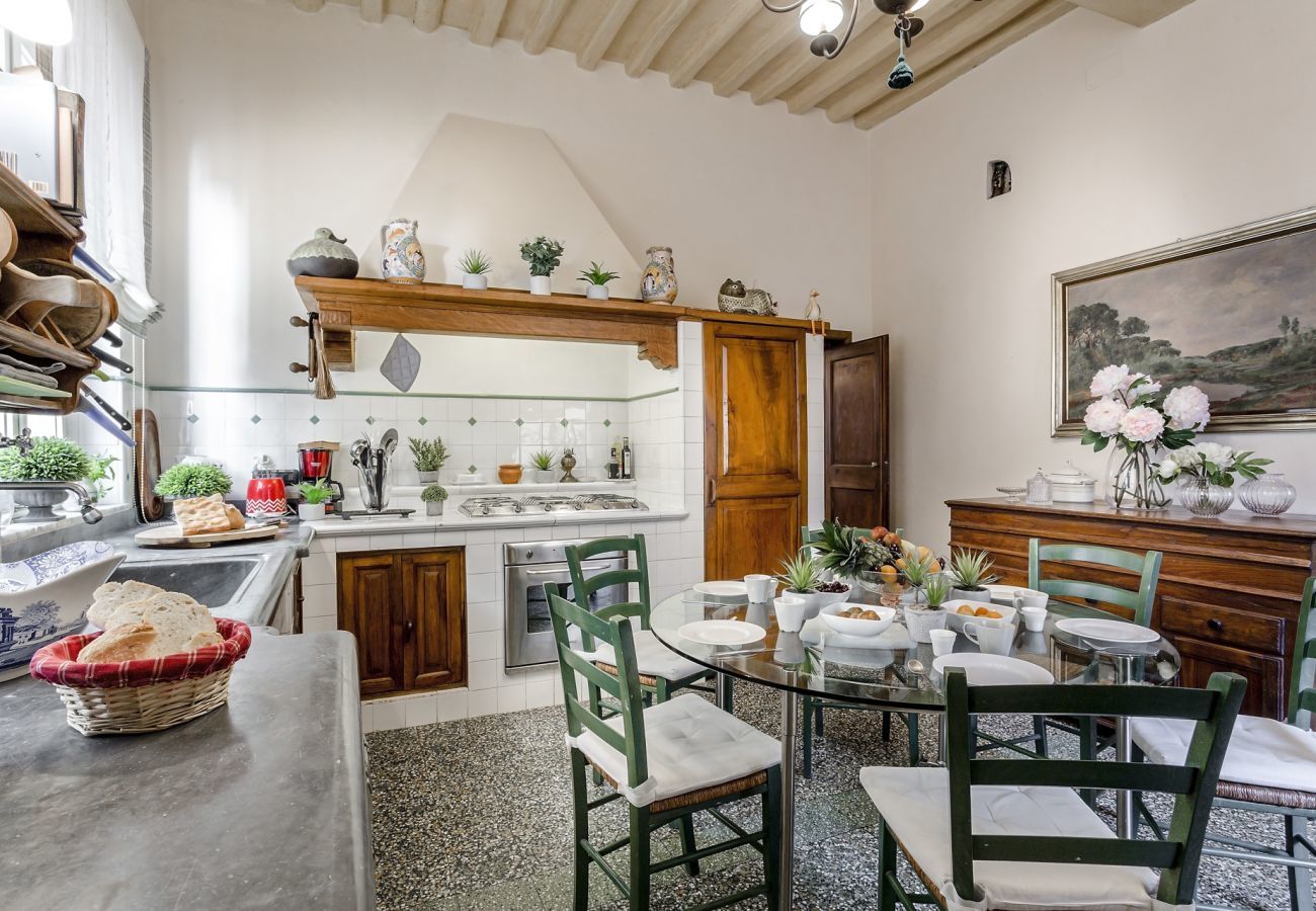 Ferienwohnung in Lucca - Homey Spacious 4 Bedrooms Flat in Lucca