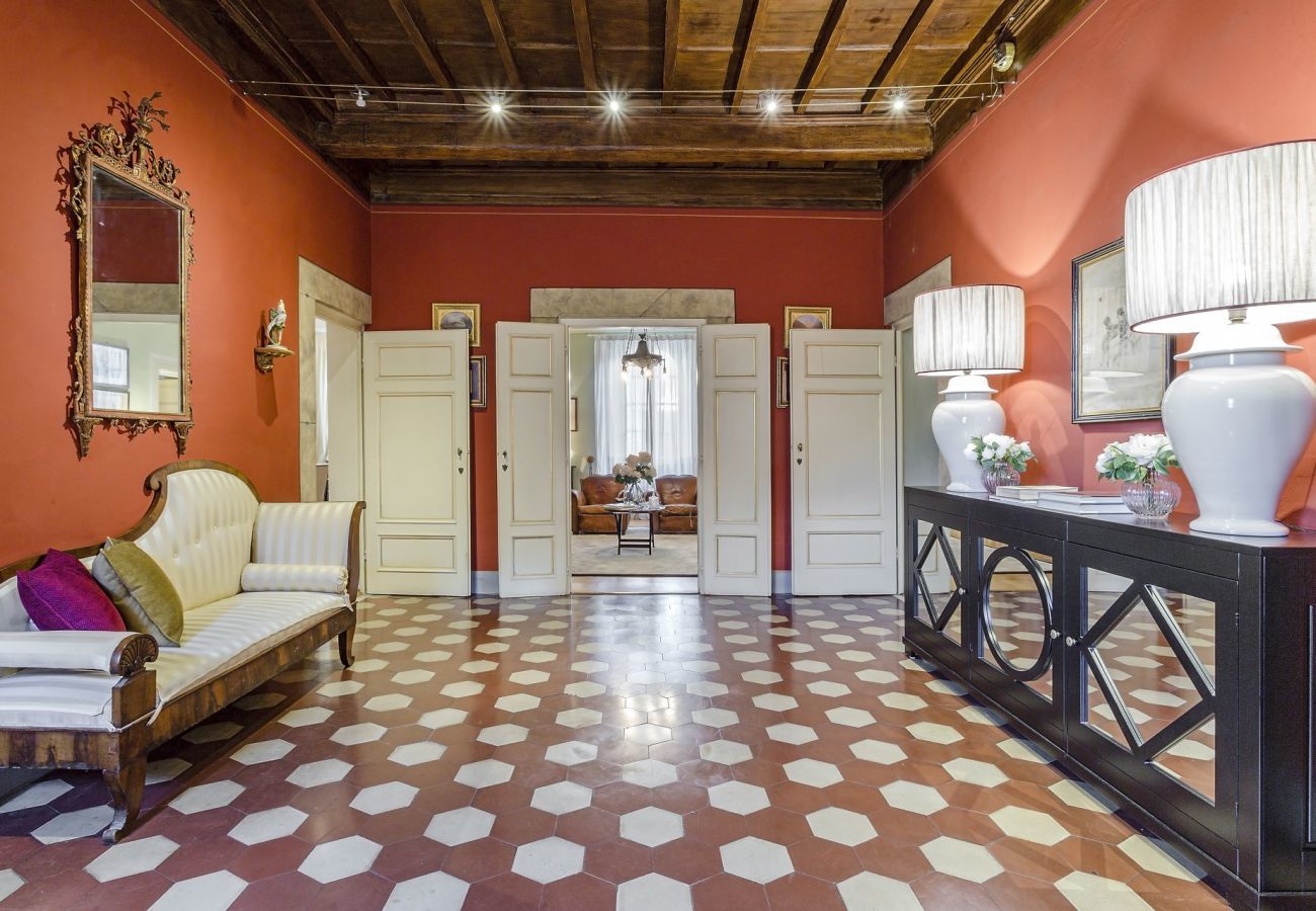 Ferienwohnung in Lucca - Homey Spacious 4 Bedrooms Flat in Lucca