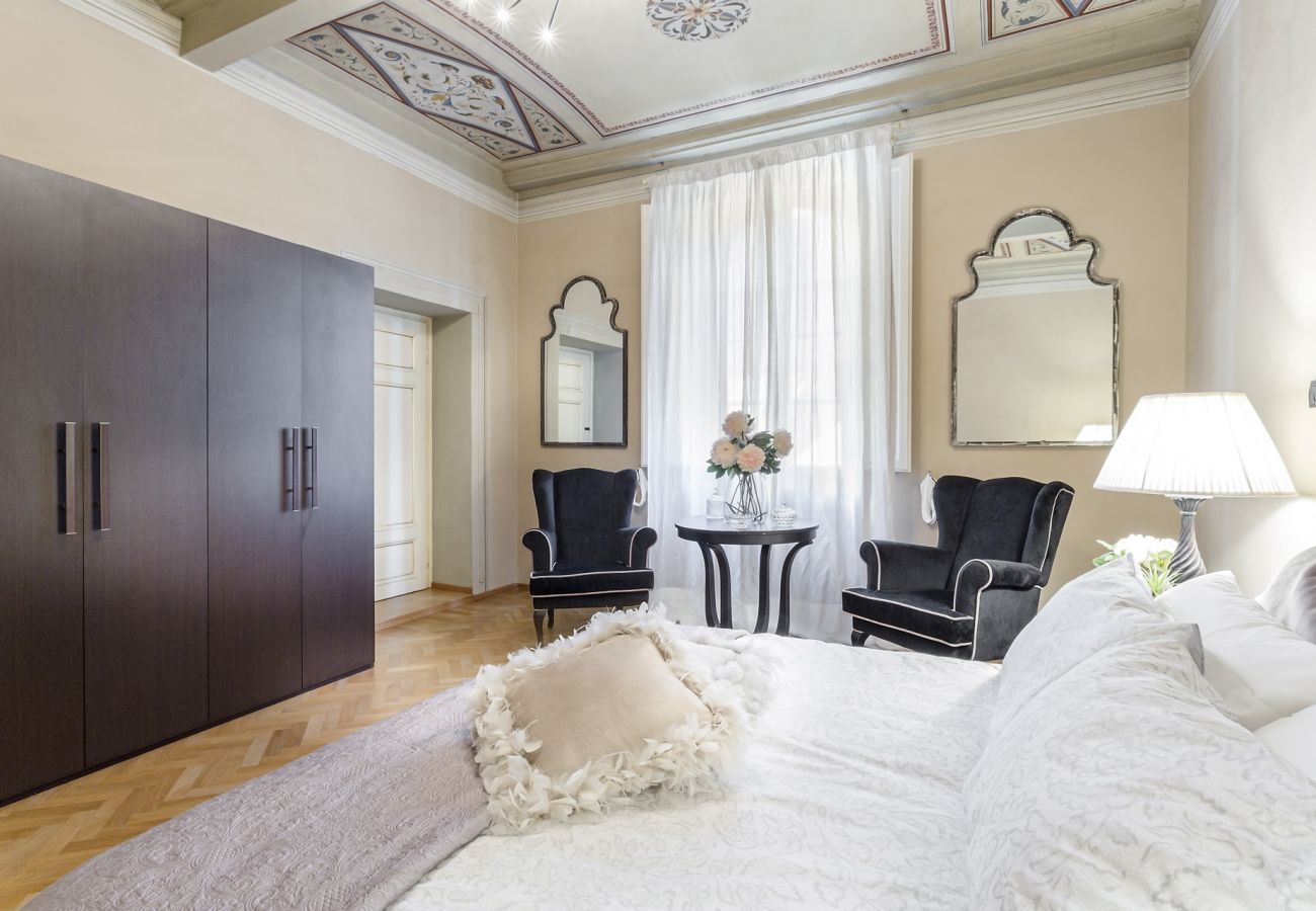 Ferienwohnung in Lucca - Homey Spacious 4 Bedrooms Flat in Lucca