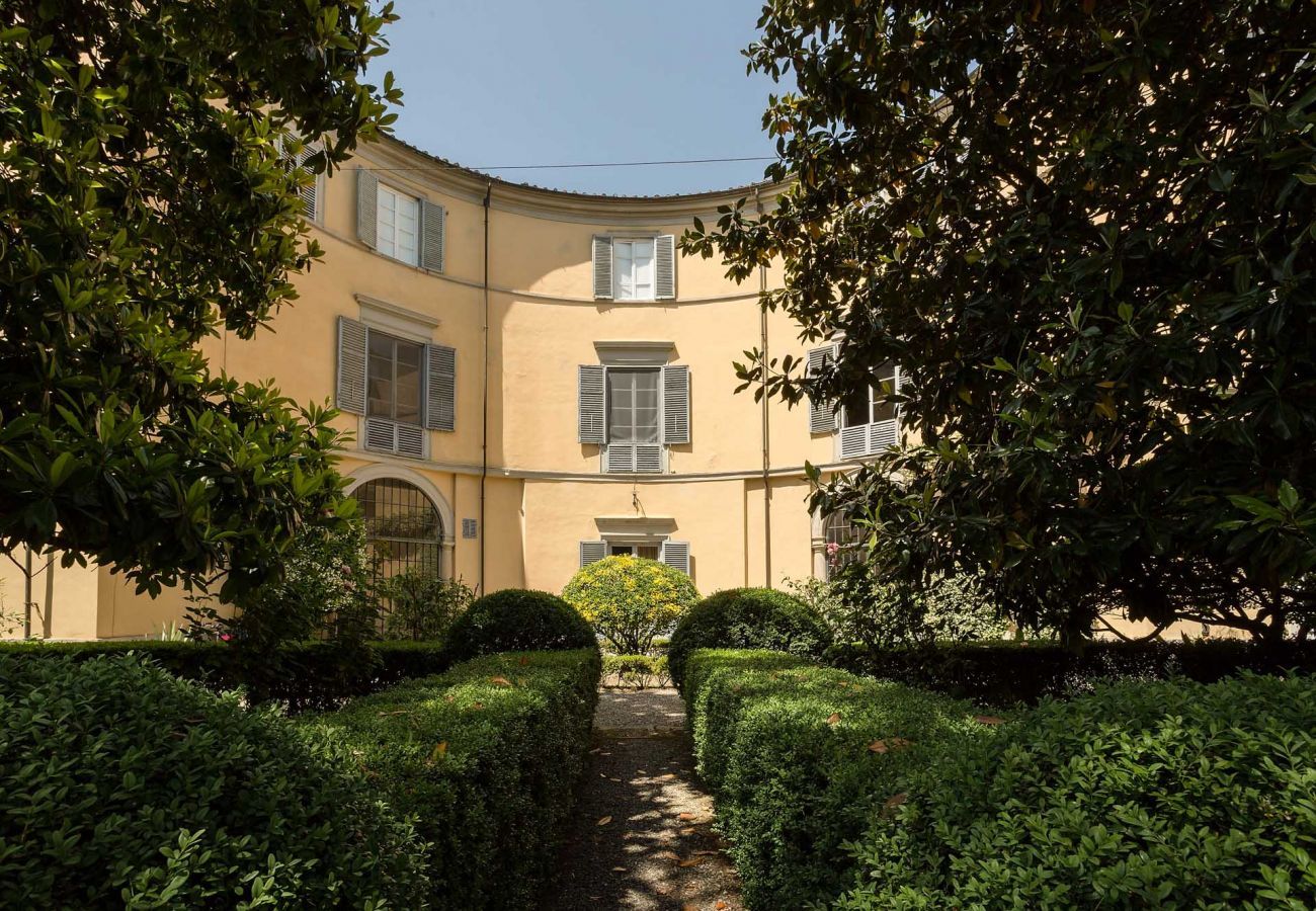 Ferienwohnung in Lucca - CASA BEATRICE, ein Apartment mit eigenem Garten in den Mauern von Lucca