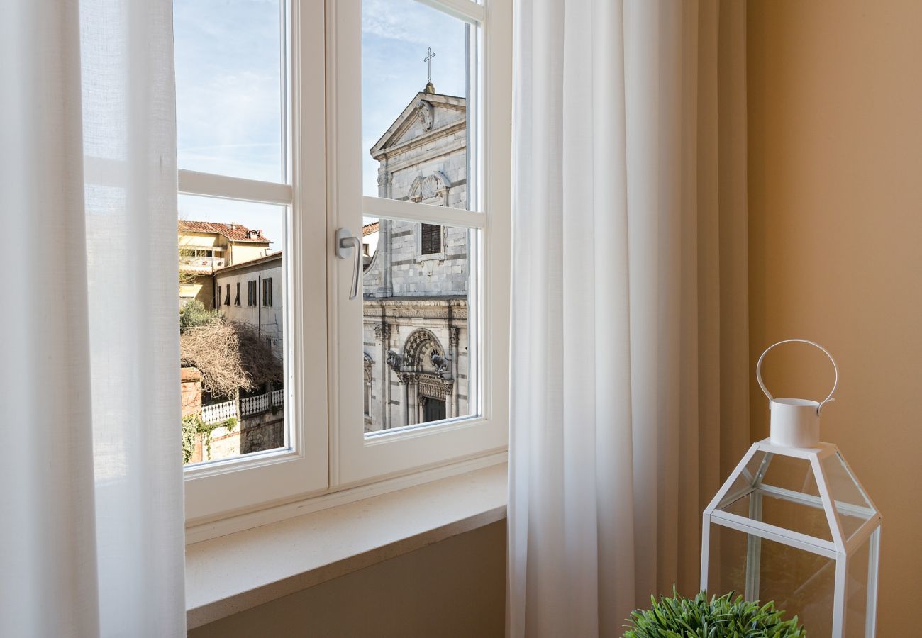 Ferienwohnung in Lucca - 2 Bedrooms Apartment with Terrace and Elevator