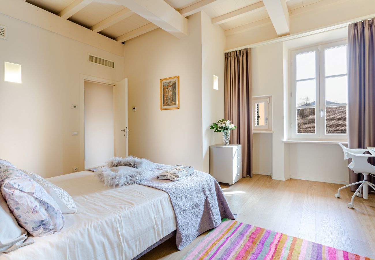 Ferienwohnung in Lucca - 2 Bedrooms Apartment with Terrace and Elevator