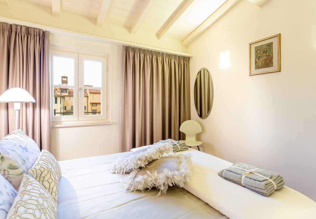 Ferienwohnung in Lucca - 2 Bedrooms Apartment with Terrace and Amazing Views