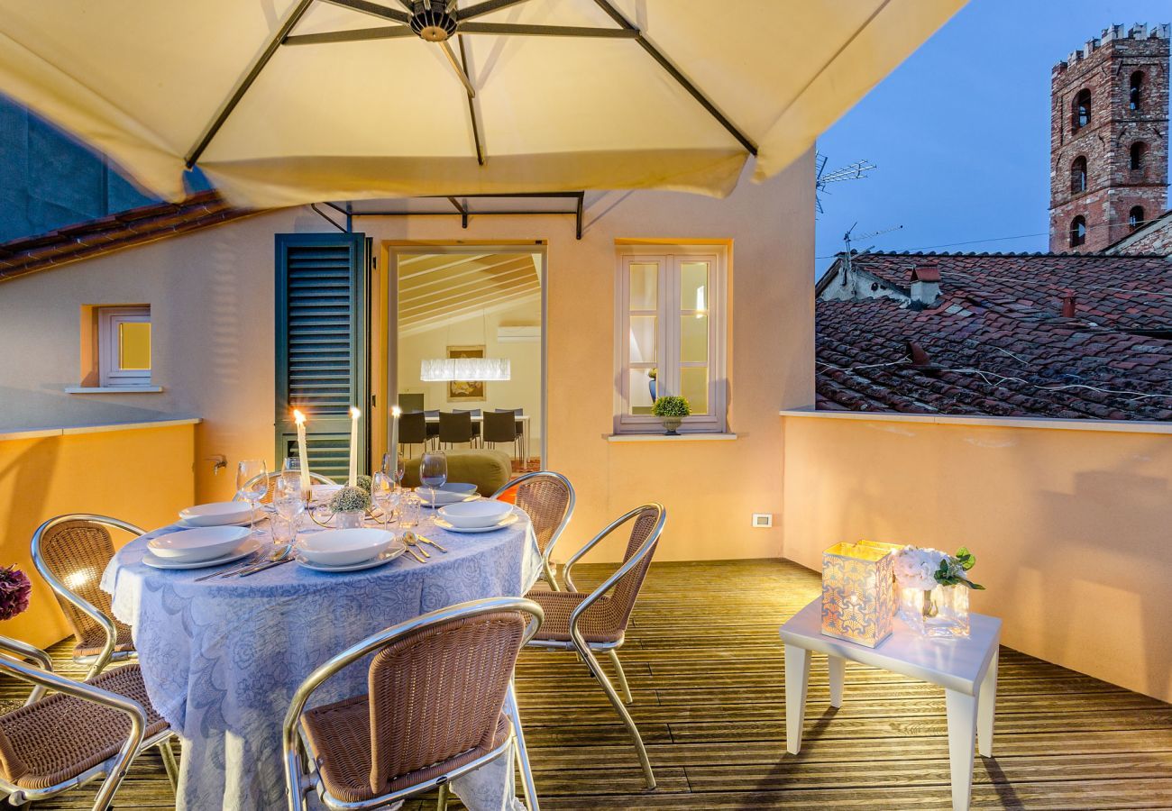 Ferienwohnung in Lucca - 2 Bedrooms Apartment with Terrace and Amazing Views