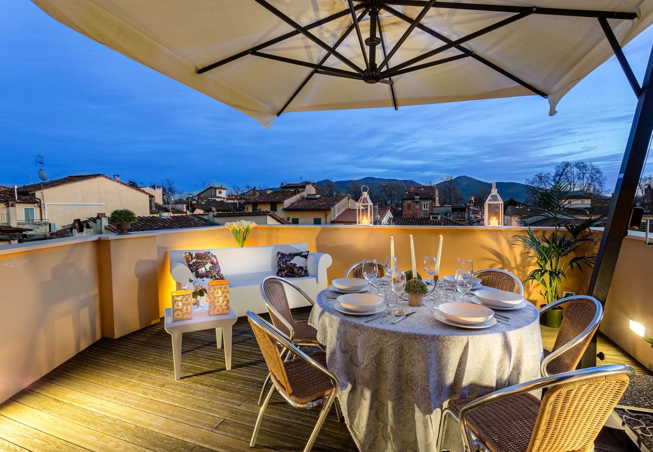 Ferienwohnung in Lucca - 2 Bedrooms Apartment with Terrace and Amazing Views