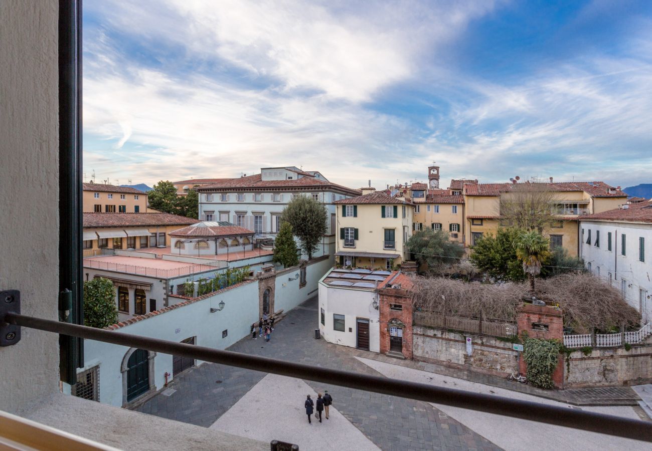 Ferienwohnung in Lucca - 2 Bedrooms Apartment with Terrace and Amazing Views