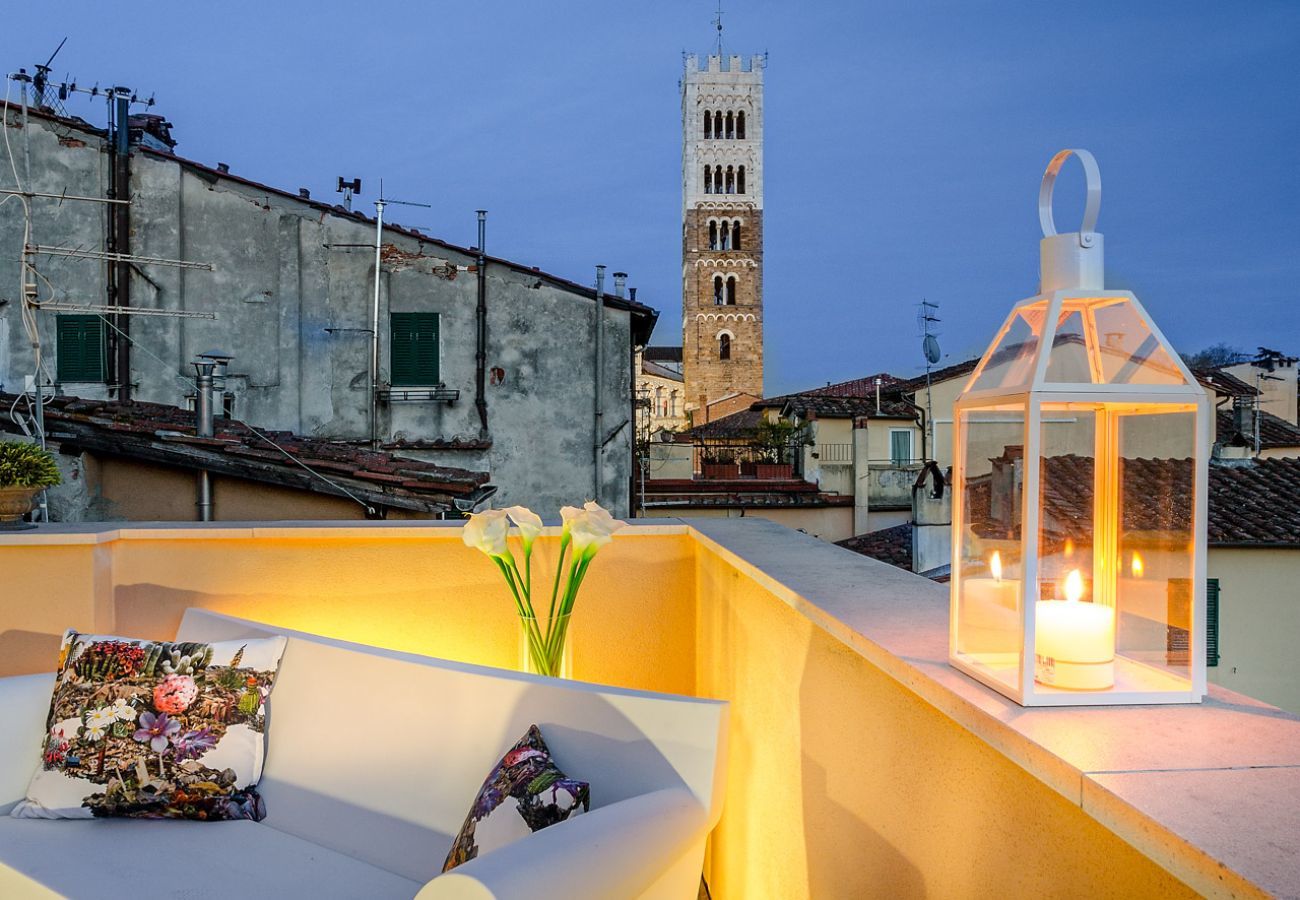 Ferienwohnung in Lucca - 2 Bedrooms Apartment with Terrace and Amazing Views