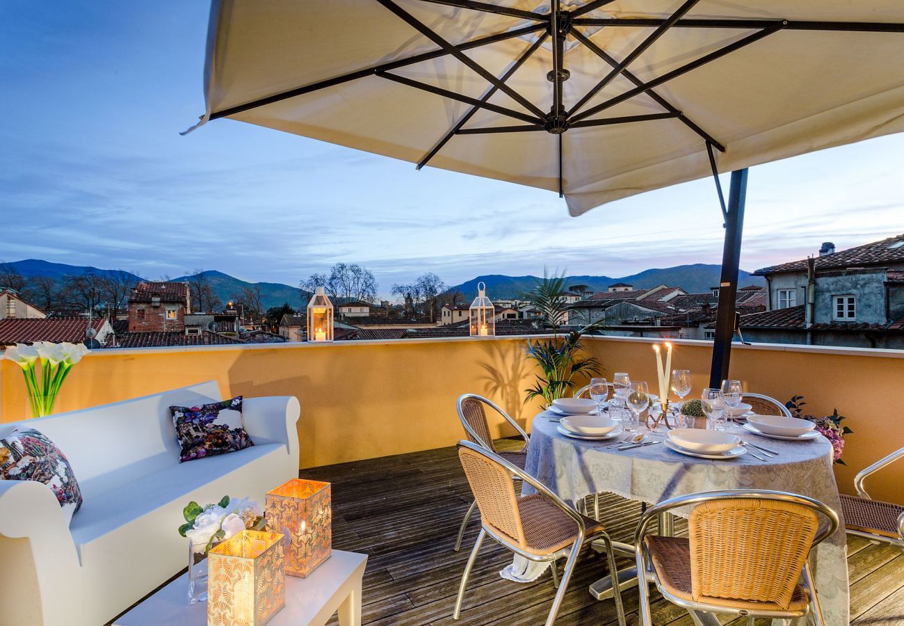 Ferienwohnung in Lucca - 2 Bedrooms Apartment with Terrace and Amazing Views