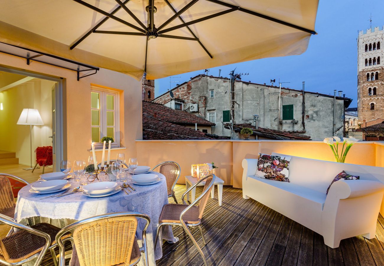 Ferienwohnung in Lucca - 2 Bedrooms Apartment with Terrace and Amazing Views