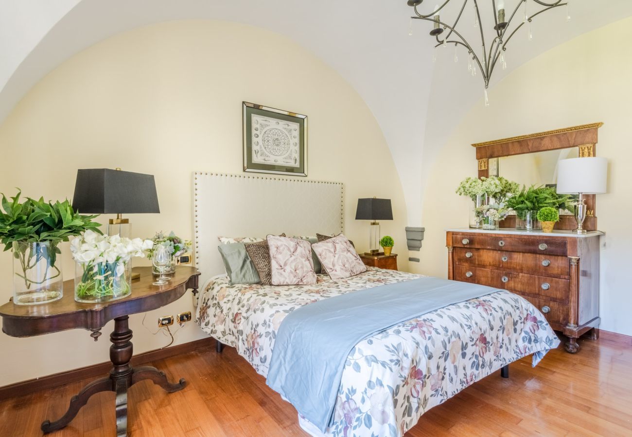 Ferienwohnung in Lucca - Comfortable Convenient Apartment with Garden Views