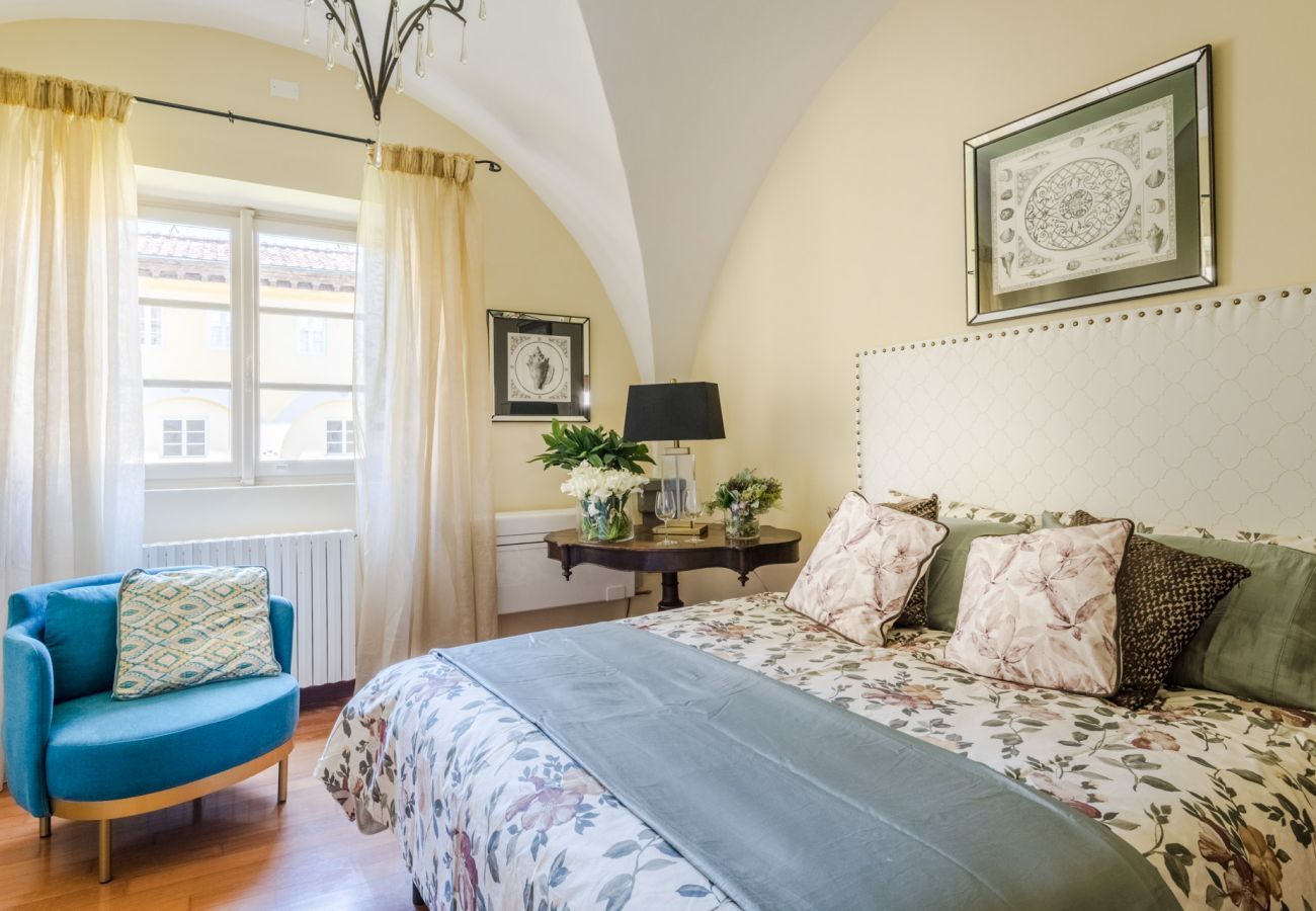 Ferienwohnung in Lucca - Comfortable Convenient Apartment with Garden Views