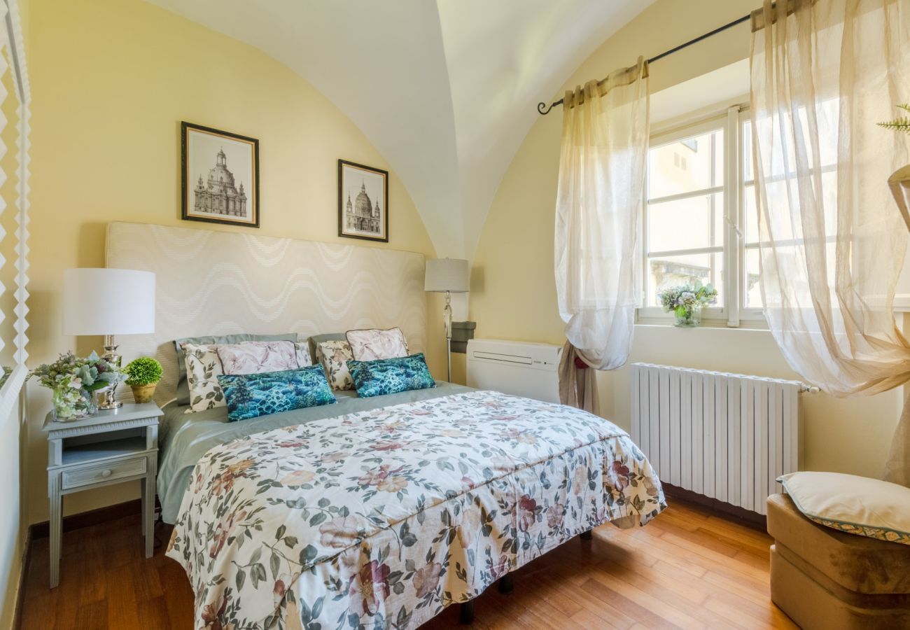 Ferienwohnung in Lucca - Comfortable Convenient Apartment with Garden Views