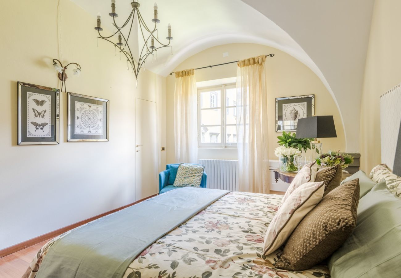 Ferienwohnung in Lucca - Comfortable Convenient Apartment with Garden Views