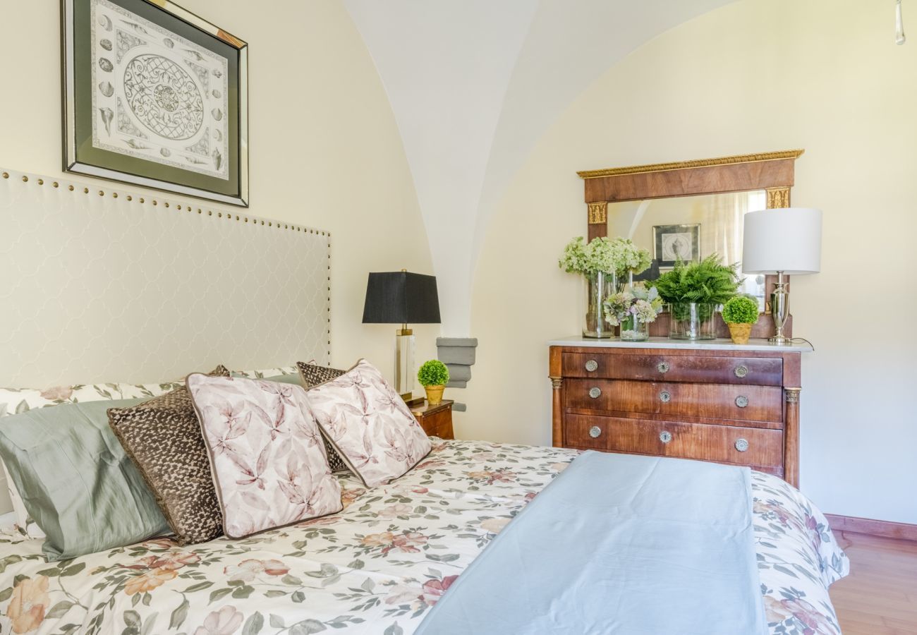 Ferienwohnung in Lucca - Comfortable Convenient Apartment with Garden Views