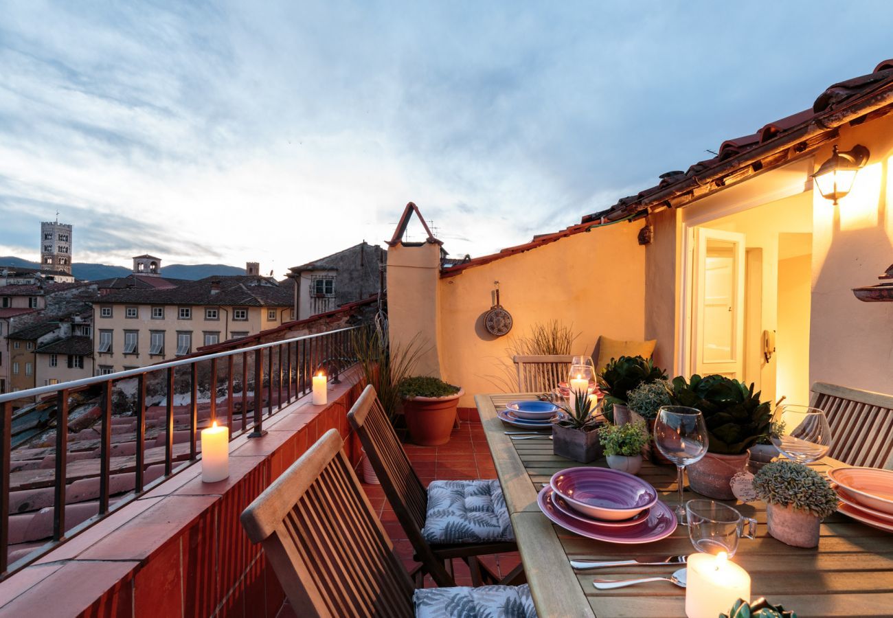 Ferienwohnung in Lucca -  PANORAMIC TERRACE PENTHOUSE in den Mauern von Lucca