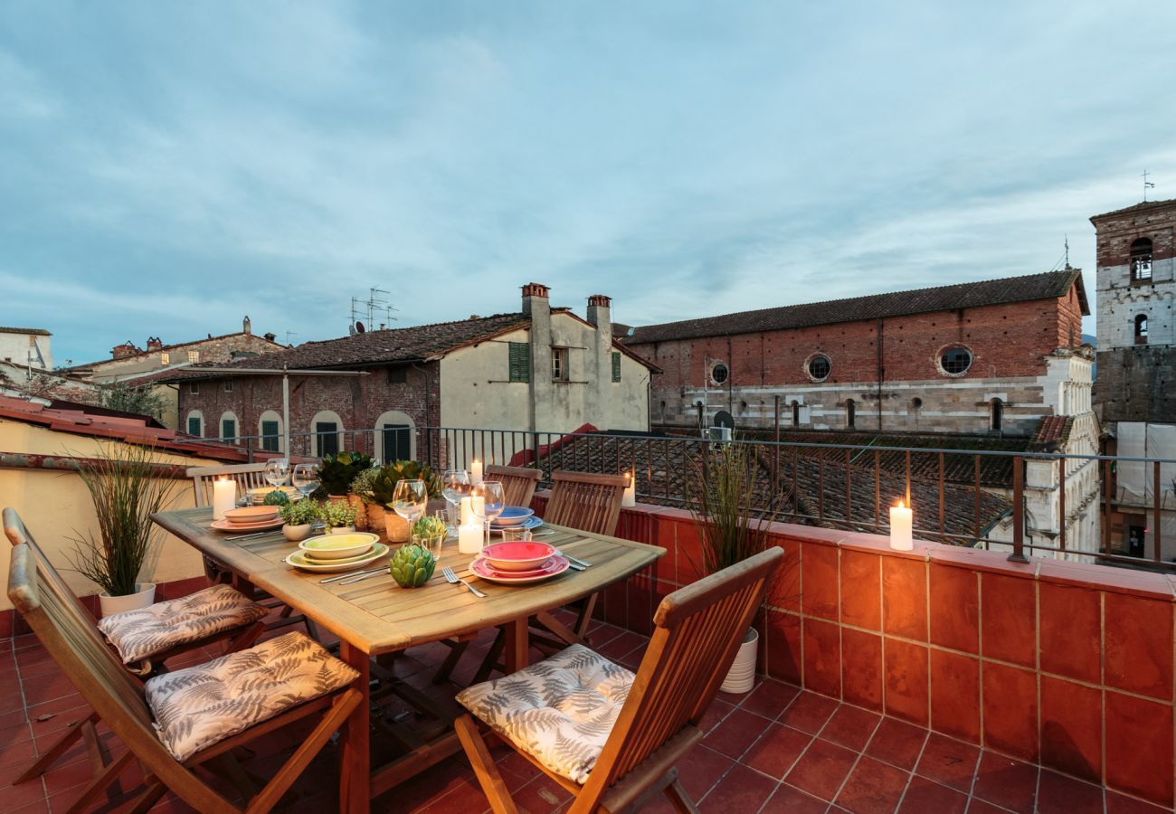 Ferienwohnung in Lucca -  PANORAMIC TERRACE PENTHOUSE in den Mauern von Lucca