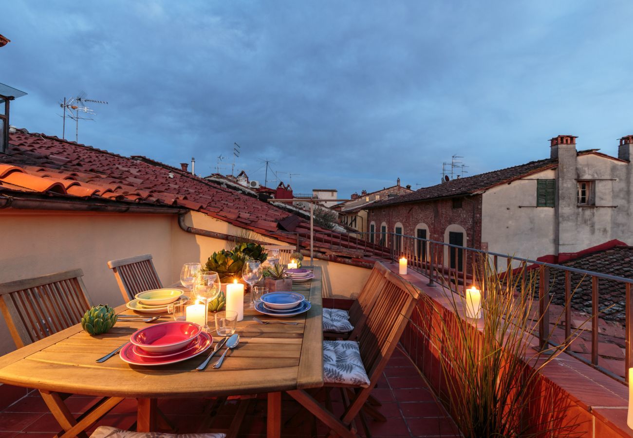 Ferienwohnung in Lucca -  PANORAMIC TERRACE PENTHOUSE in den Mauern von Lucca