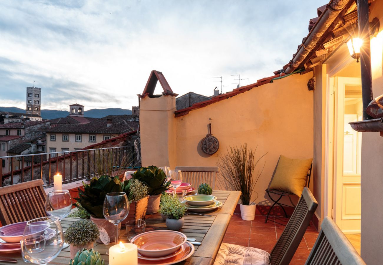 Ferienwohnung in Lucca -  PANORAMIC TERRACE PENTHOUSE in den Mauern von Lucca