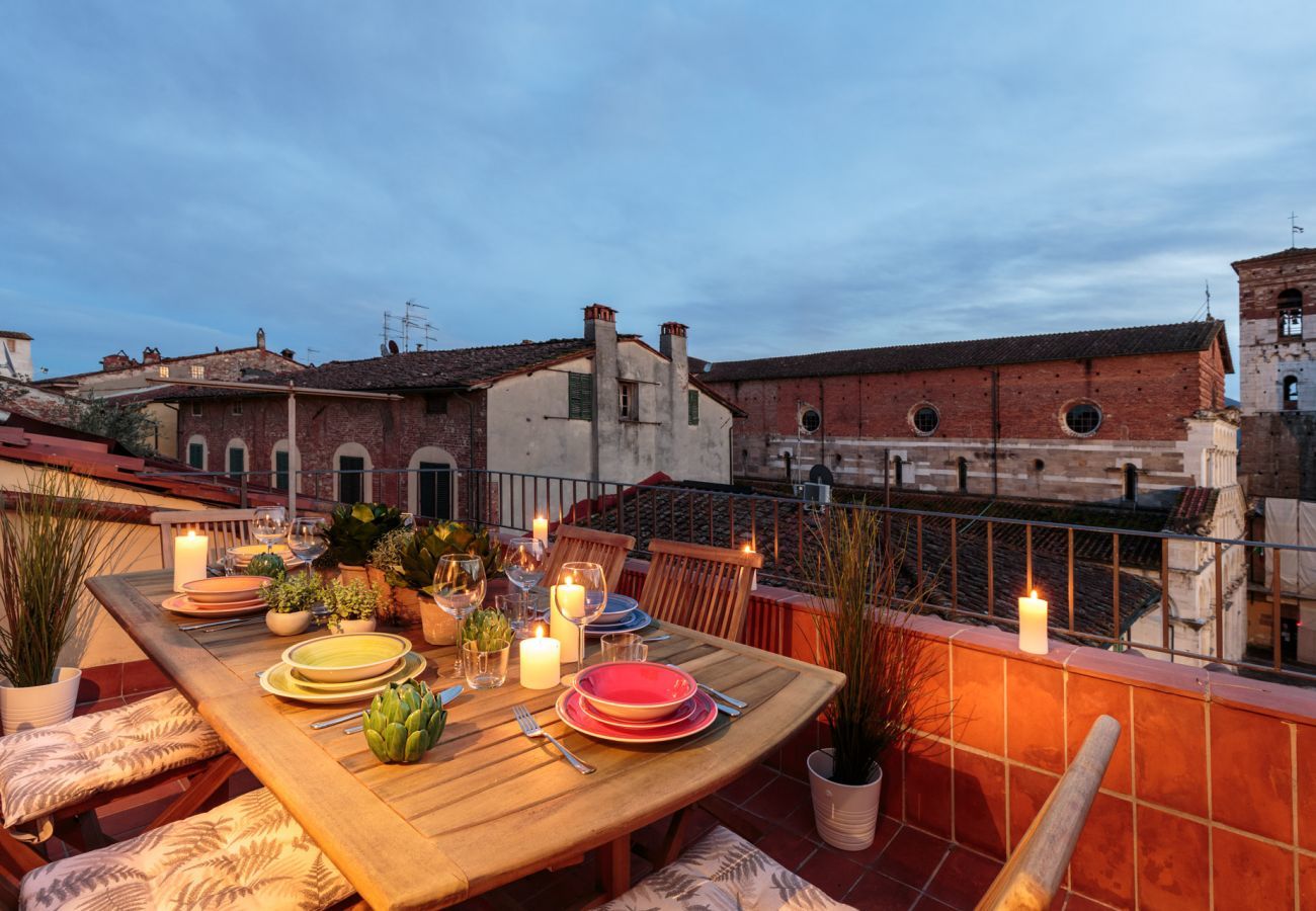 Ferienwohnung in Lucca -  PANORAMIC TERRACE PENTHOUSE in den Mauern von Lucca