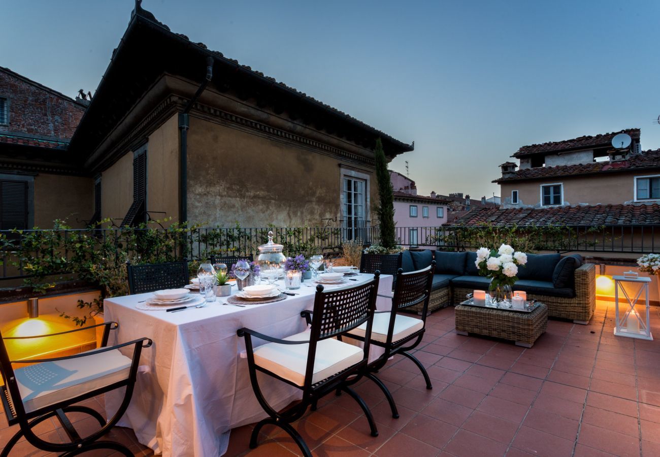 Ferienwohnung in Lucca - Flourish Apartment with Grand Terrace inside Lucca City Centre