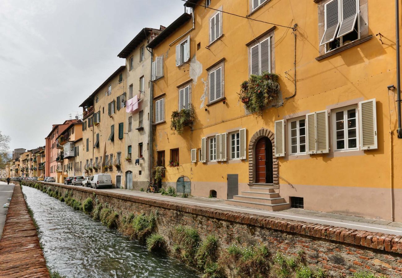 Ferienwohnung in Lucca - Modern comfort in Lucca's Picturesque Canal District