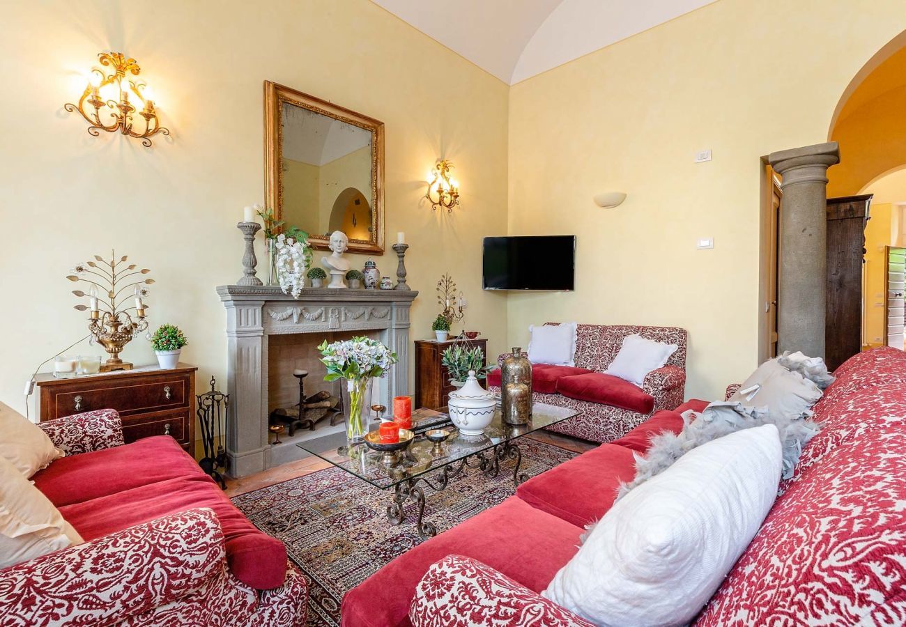 Ferienwohnung in Lucca - Spacious Ground Floor Apartment with Private Garden Inside the Walls of Lucca