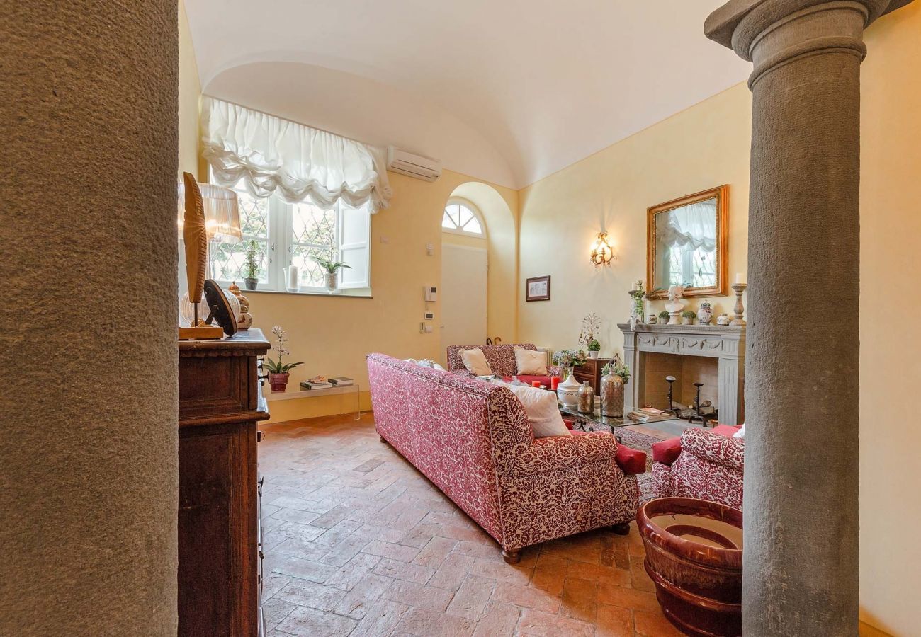 Ferienwohnung in Lucca - Spacious Ground Floor Apartment with Private Garden Inside the Walls of Lucca