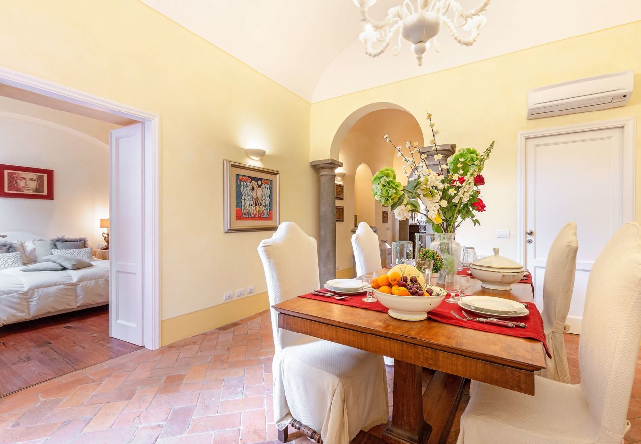 Ferienwohnung in Lucca - Spacious Ground Floor Apartment with Private Garden Inside the Walls of Lucca