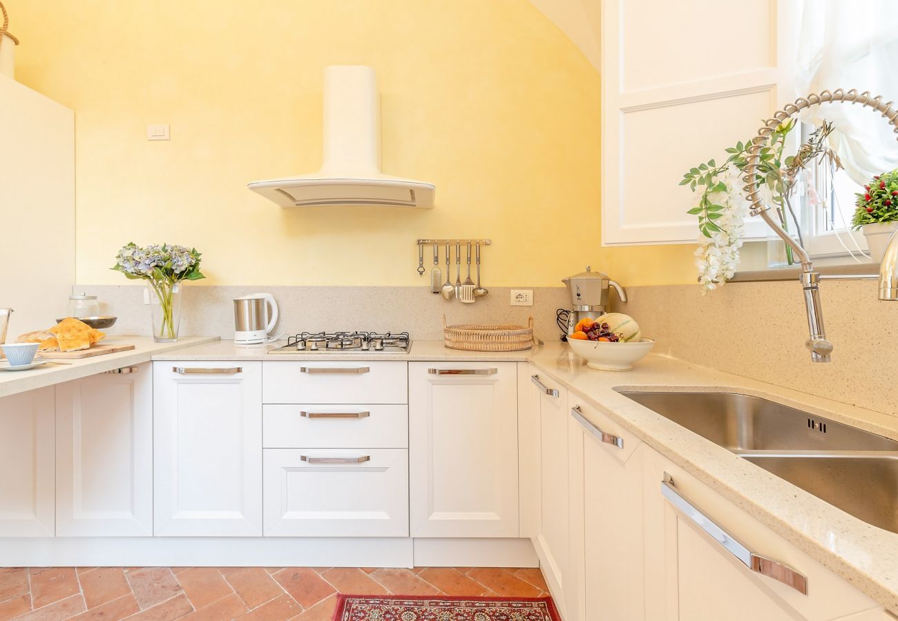 Ferienwohnung in Lucca - Spacious Ground Floor Apartment with Private Garden Inside the Walls of Lucca