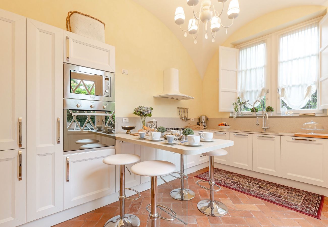 Ferienwohnung in Lucca - Spacious Ground Floor Apartment with Private Garden Inside the Walls of Lucca