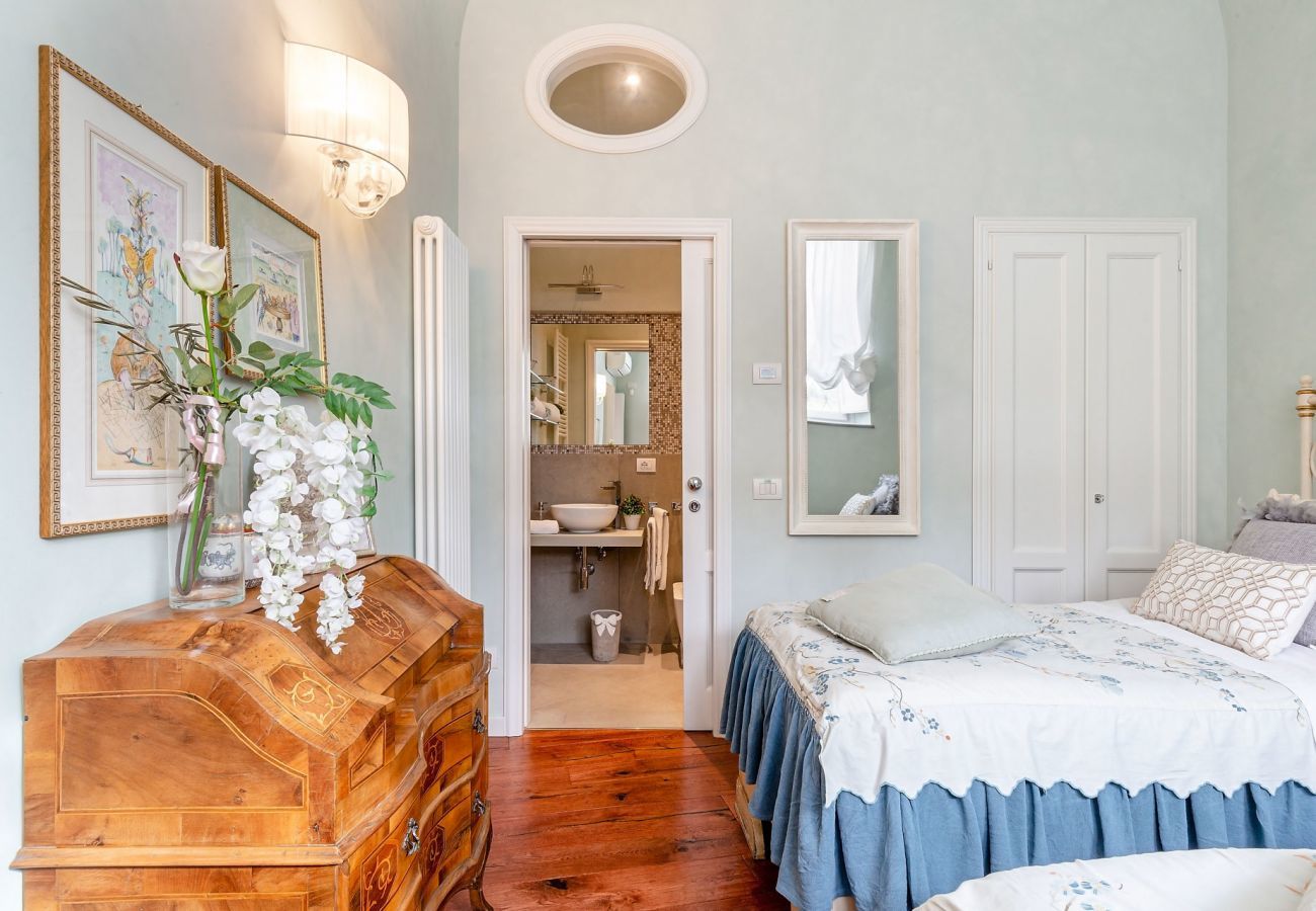 Ferienwohnung in Lucca - Spacious Ground Floor Apartment with Private Garden Inside the Walls of Lucca