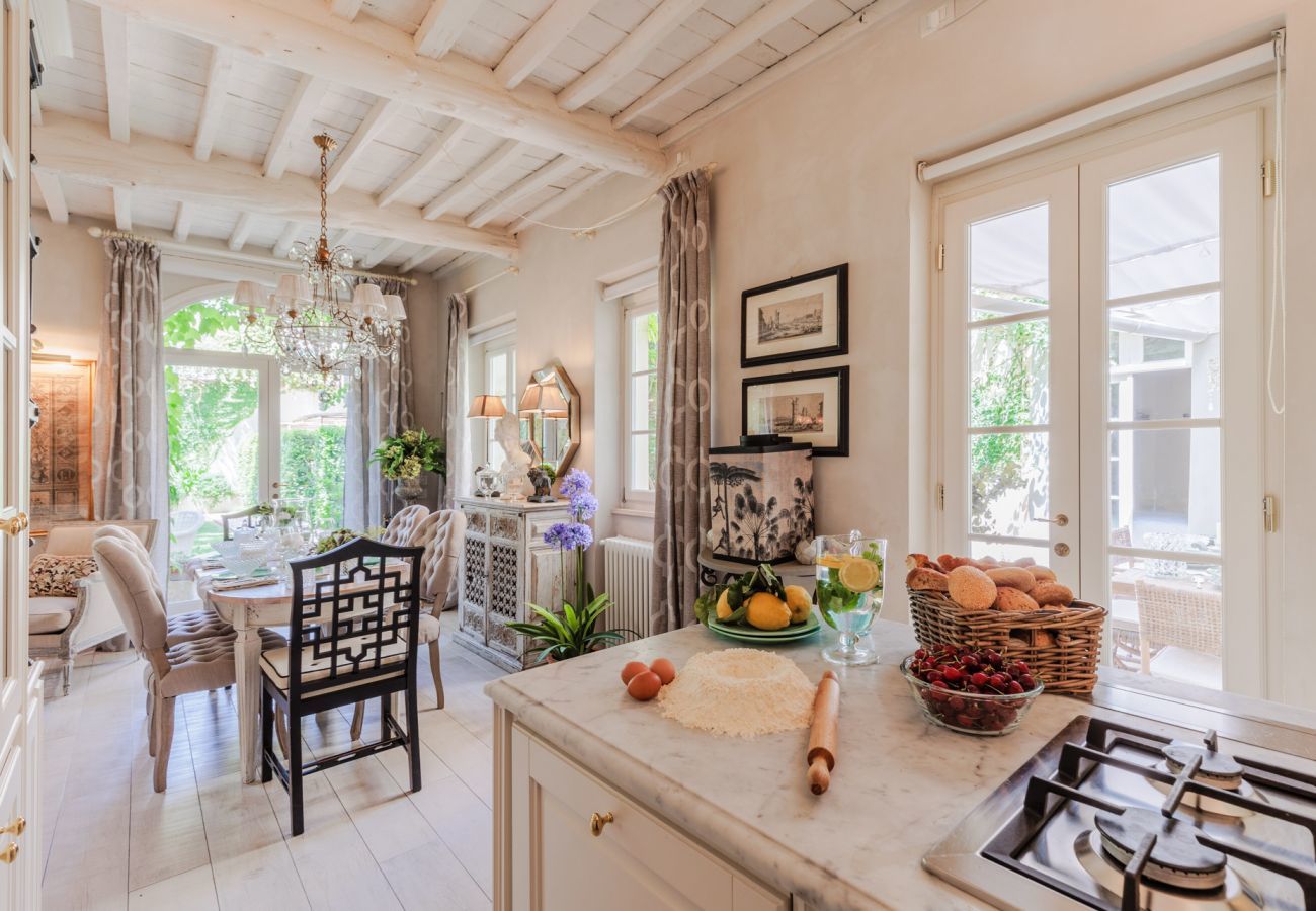 Ferienwohnung in Lucca - LA CASINA Luxury Home inside the Walls of Lucca with Garden, A/c, Wifi