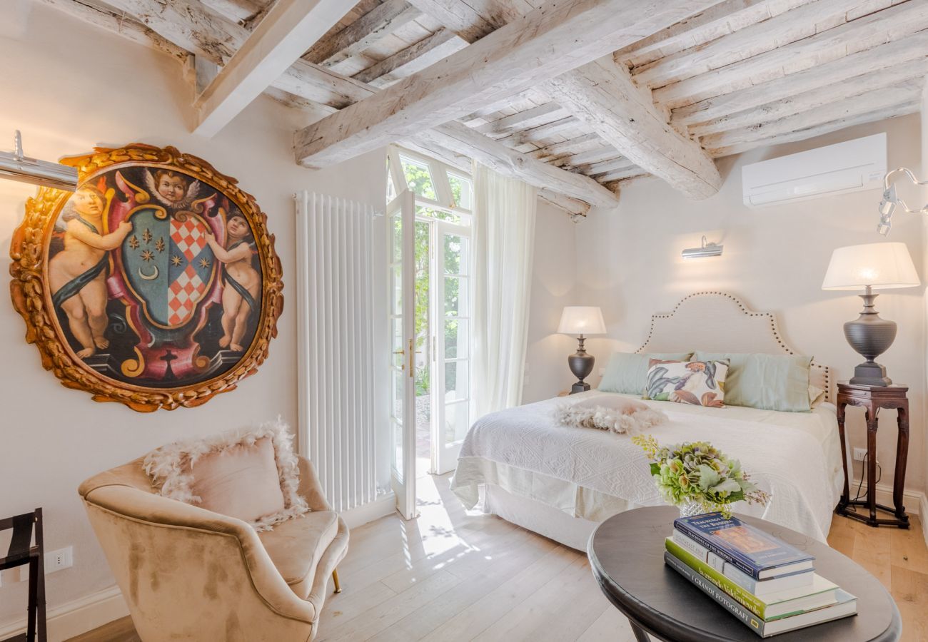 Ferienwohnung in Lucca - LA CASINA Luxury Home inside the Walls of Lucca with Garden, A/c, Wifi