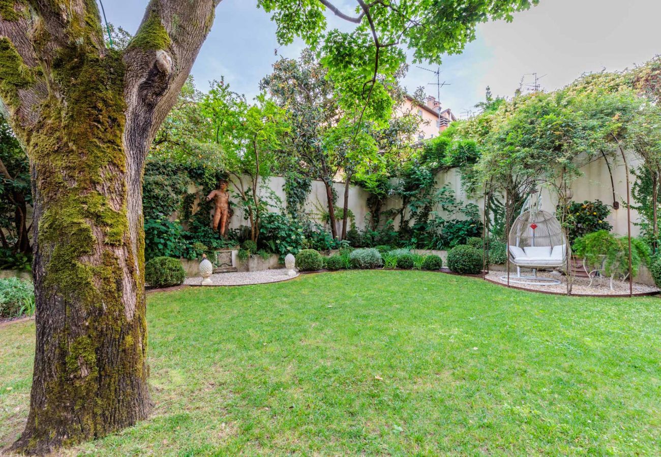 Ferienwohnung in Lucca - LA CASINA Luxury Home inside the Walls of Lucca with Garden, A/c, Wifi