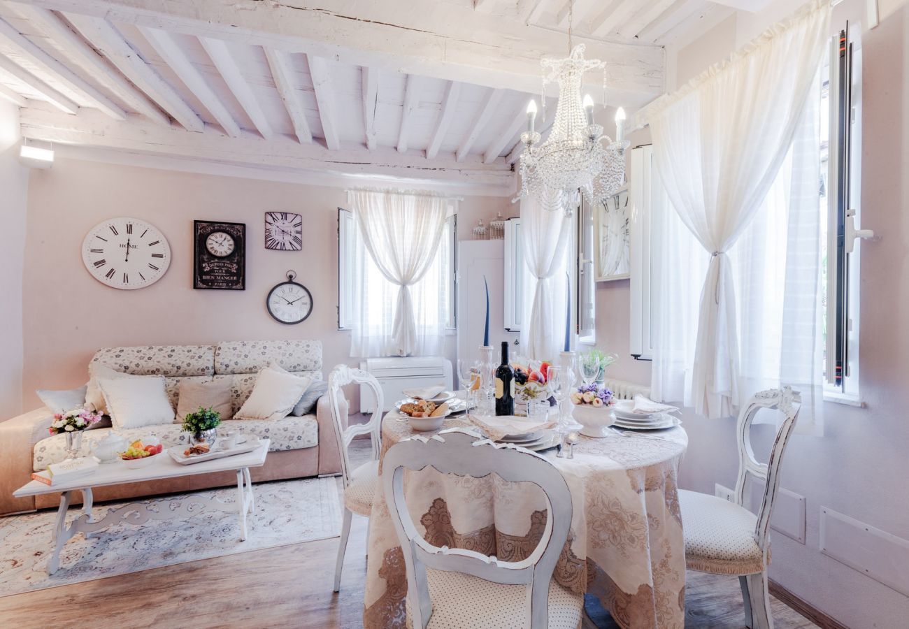 Ferienwohnung in Lucca - Convenient Home close to Train Station and Parking