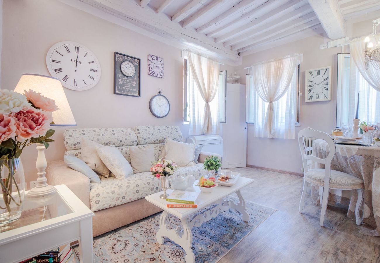 Ferienwohnung in Lucca - Convenient Home close to Train Station and Parking