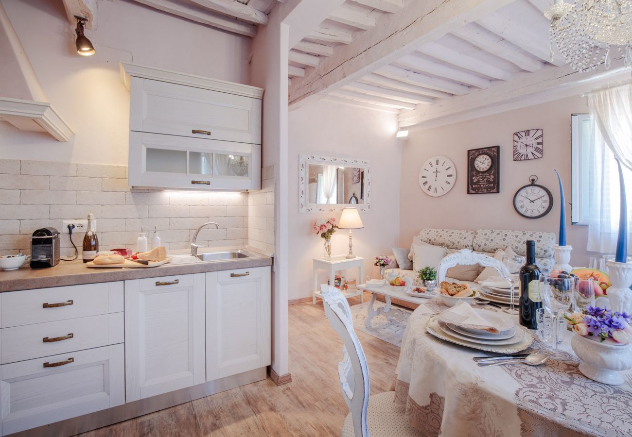 Ferienwohnung in Lucca - Convenient Home close to Train Station and Parking