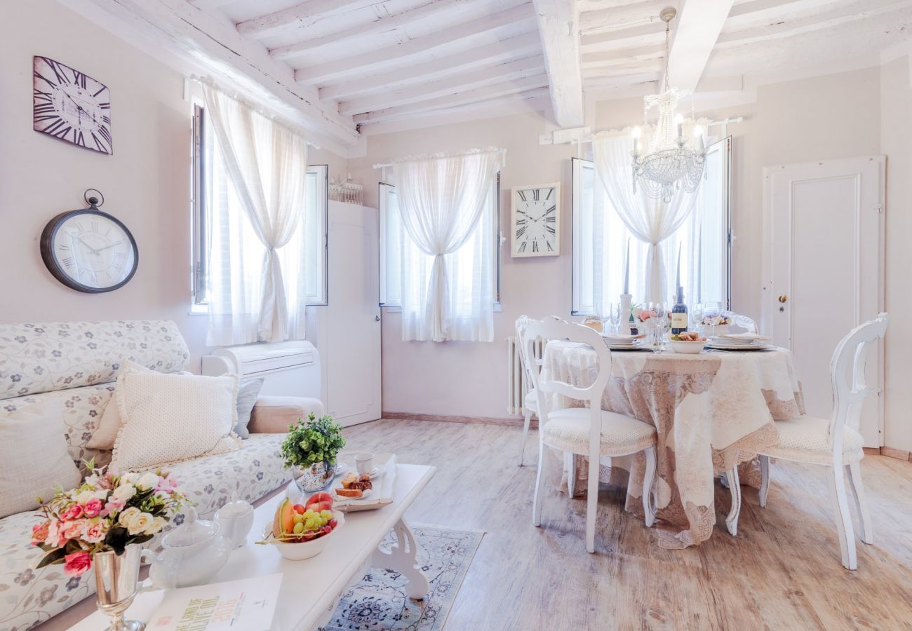 Ferienwohnung in Lucca - Convenient Home close to Train Station and Parking