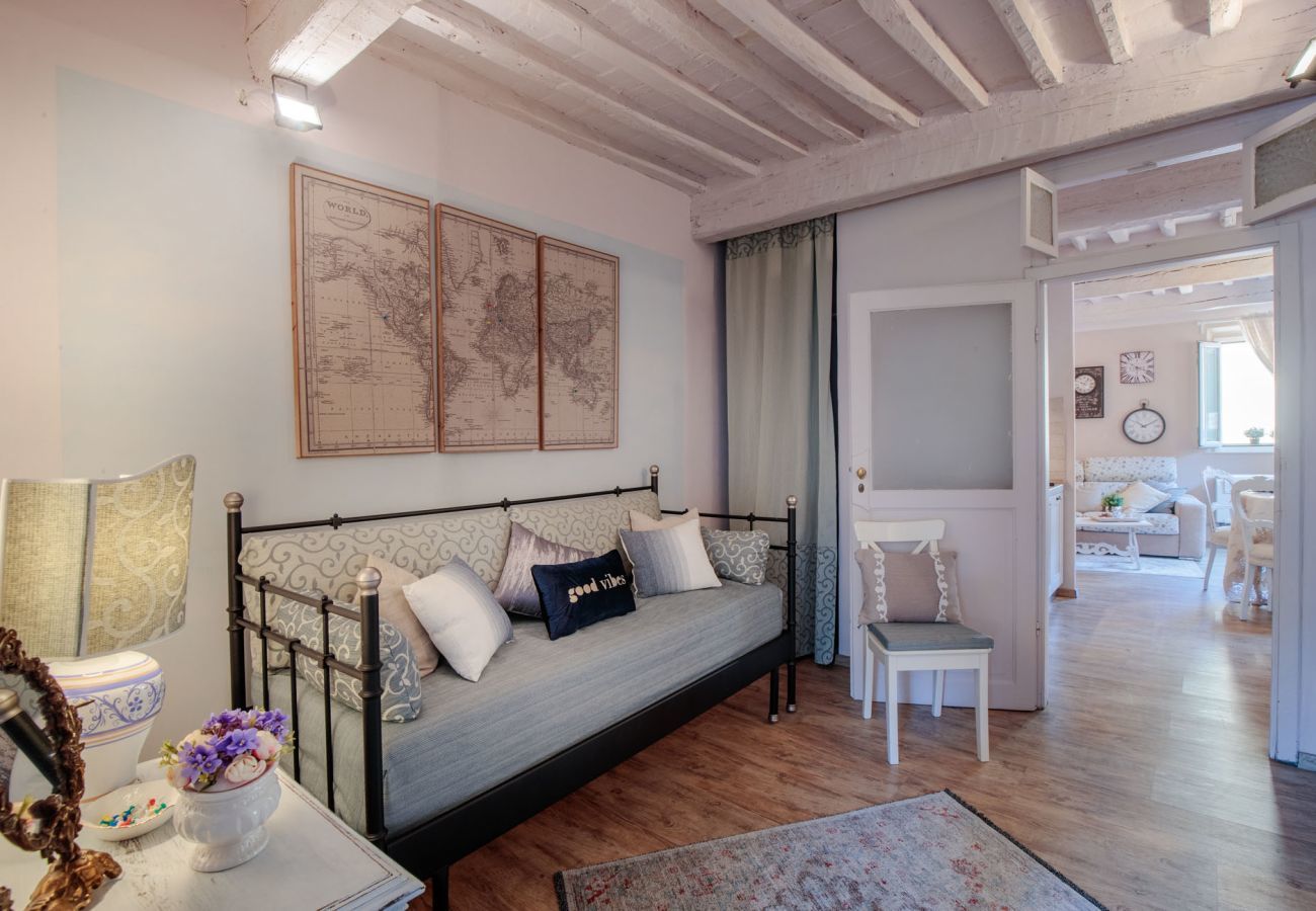 Ferienwohnung in Lucca - Convenient Home close to Train Station and Parking