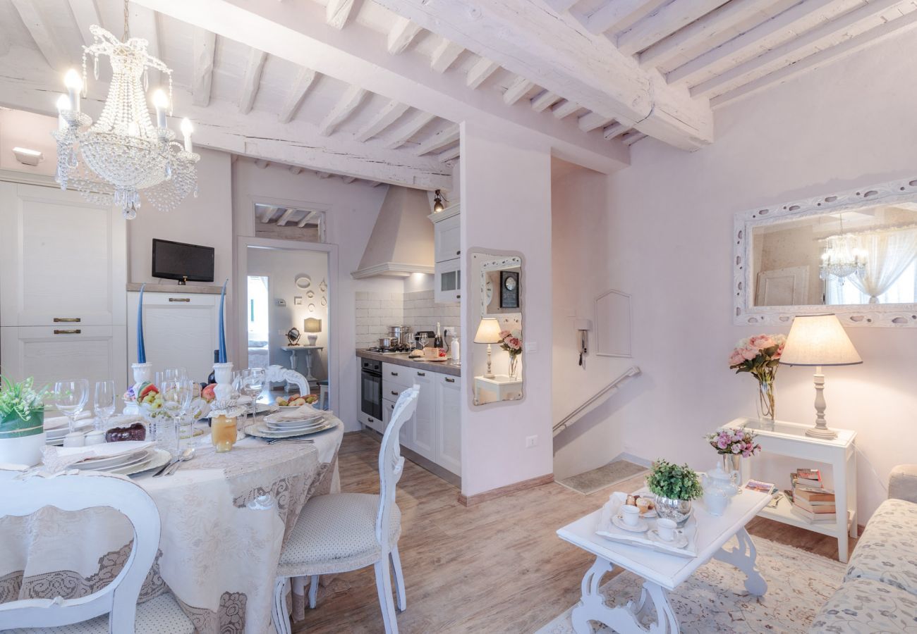 Ferienwohnung in Lucca - Convenient Home close to Train Station and Parking