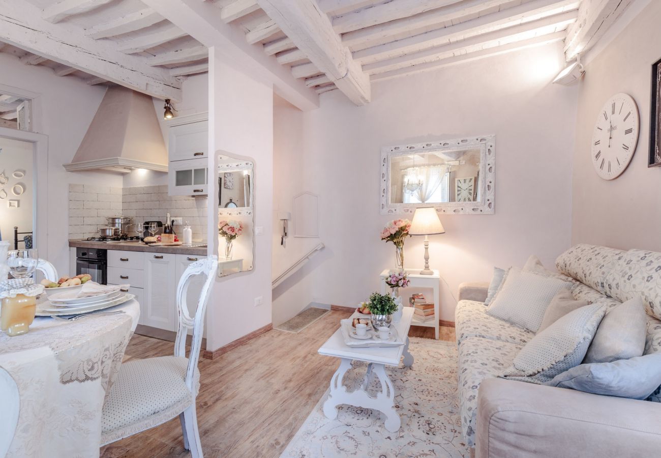 Ferienwohnung in Lucca - Convenient Home close to Train Station and Parking