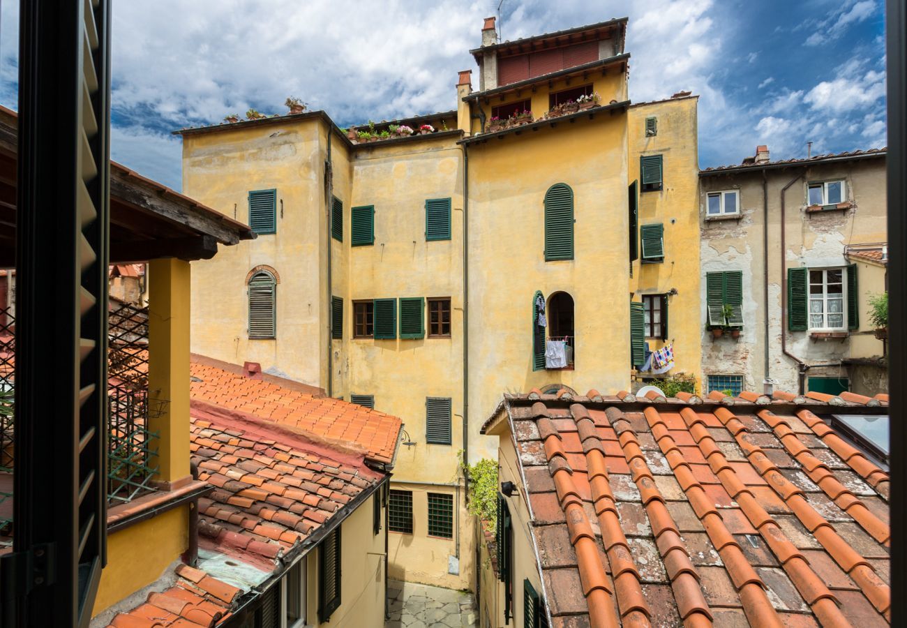 Ferienwohnung in Lucca - Convenient Home close to Train Station and Parking