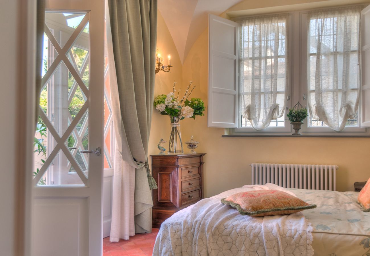 Ferienwohnung in Lucca - CASA VERA exquisite 2 bedrooms 2 baths apartment with garden, A/C 