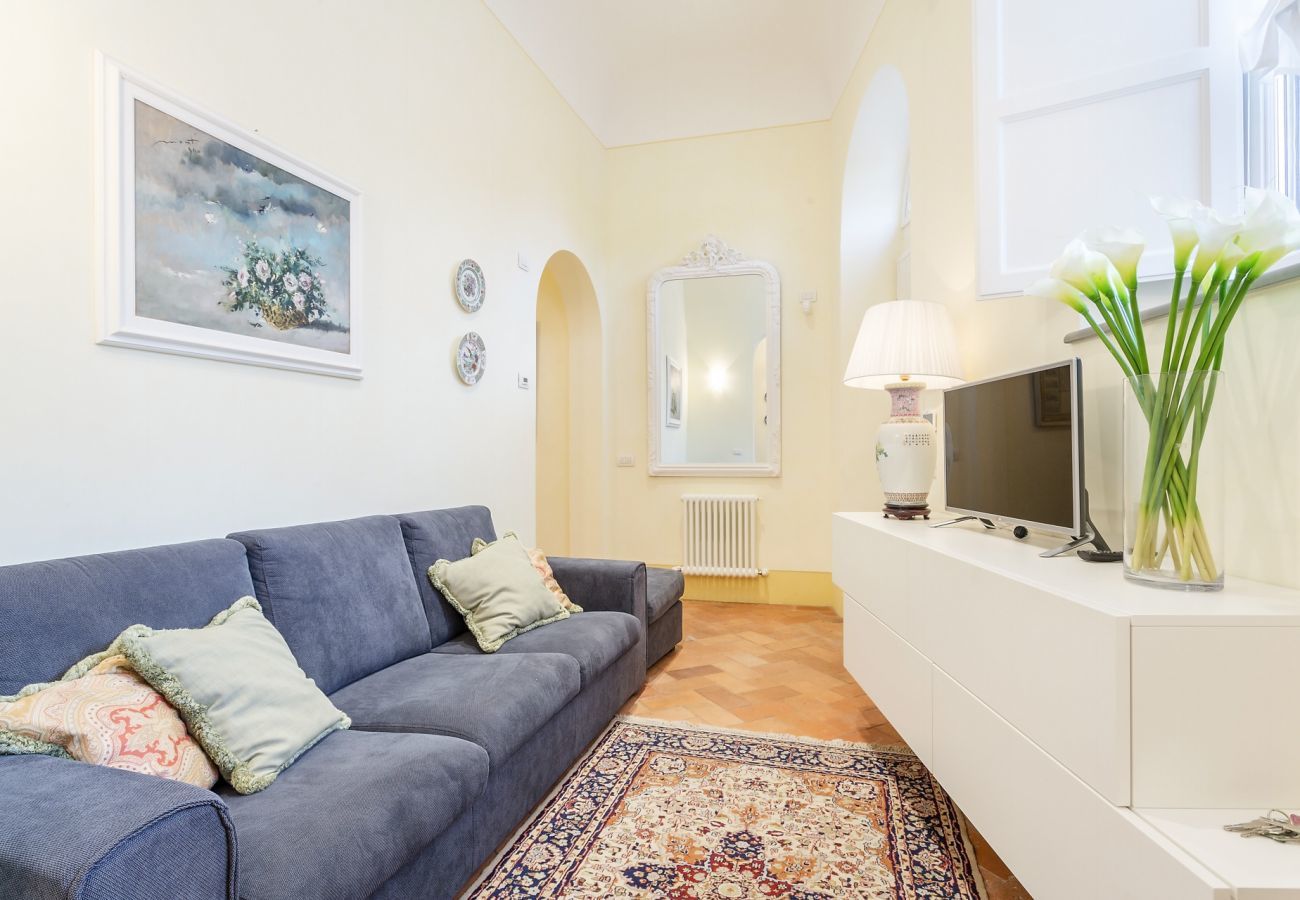 Ferienwohnung in Lucca - CASA VERA exquisite 2 bedrooms 2 baths apartment with garden, A/C 